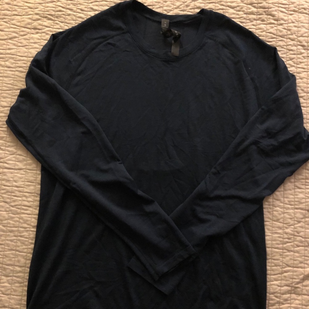 MENS MEDIUM NAVY BLUE LULULEMON ATHLETIC SHIRT